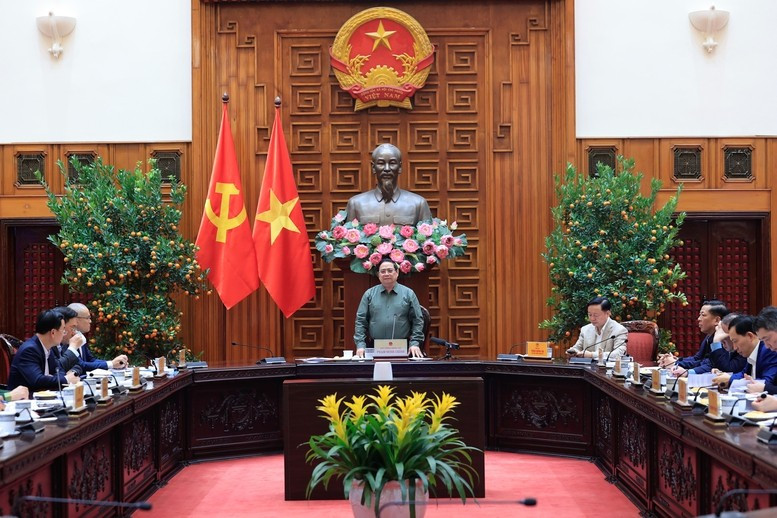 Thủ tướng Chính phủ Phạm Minh Chính chủ trì cuộc họp với các bộ, ngành Trung ương và tỉnh Phú Thọ về tình hình khắc phục hư hỏng công trình cầu sông Lô - Ảnh: VGP/Nhật Bắc