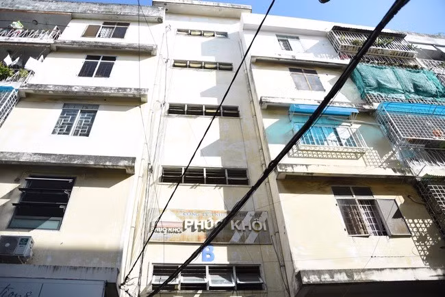 Nhiều chung cư cũ ở TP HCM bít bùng "chuồng cọp"