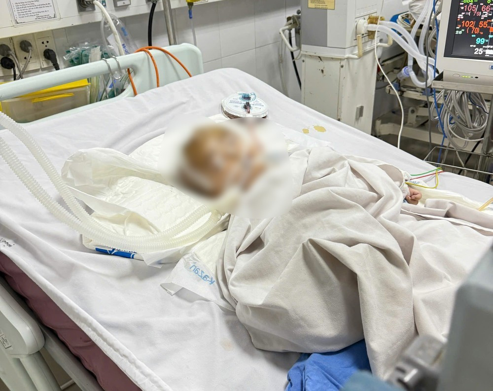 Hiện cháu đang được điều trị tại Bệnh viện Sản-Nhi tỉnh Quảng Ngãi