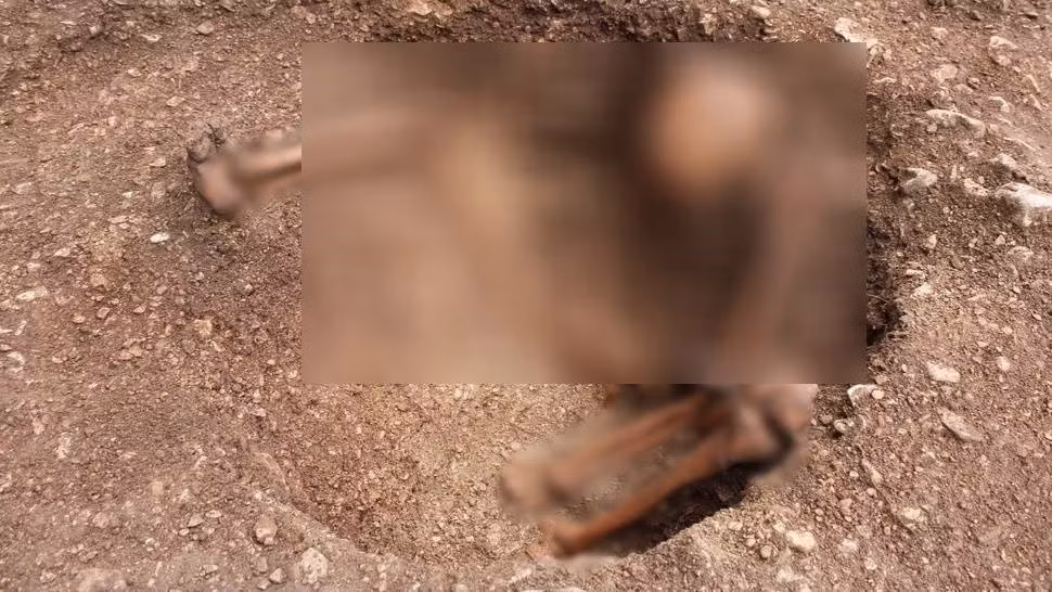 Theo các chuyên gia, những ngôi mộ có niên đại từ cuối thời Đồ sắt (từ năm 450 trước Công nguyên đến năm 25 trước Công nguyên), khi người Gaul - một liên minh lỏng lẻo của các bộ lạc Celt - sinh sống ở Pháp. Ảnh: Hervé Laganier/Inrap.