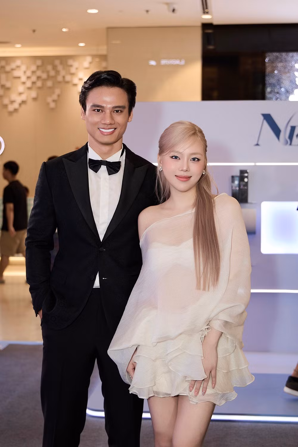 Chen Huai Hsiu - con gái sinh năm 2000 của Hoa hậu Thu Hoài hiếm hoi lộ diện.