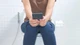 Thói quen "cắm rễ" trong toilet gây hại sức khỏe 