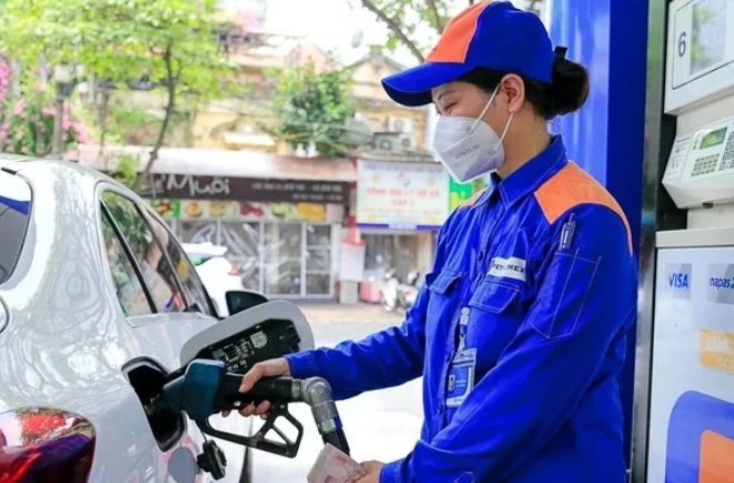 Giá xăng dầu đồng loạt tăng 