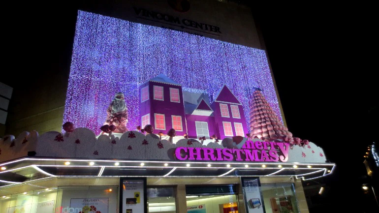 Những khu “đốt tiền” ở Hà Nội lộng lẫy dịp Giáng sinh