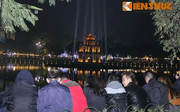 Quang cảnh Hồ Gươm trước thời khắc giao thừa 2016