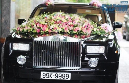Roll-Royce biển ngũ quý 9 làm xe hoa ở Hà Nội