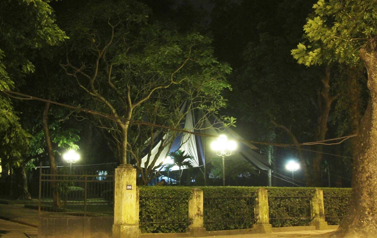 Nhà 30 Hoàng Diệu đón dân thắp hương tưởng nhớ Tướng Giáp