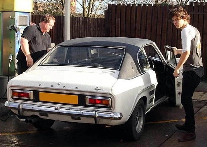 Khi các sao siêu giàu thích đi xe giá bèo