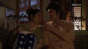 Trong phim Perosnal Taste – 2010 (Nàng ngốc và quân sư), Lee Min Ho vào vai kiến trúc sư Jeon Jin Ho, anh giả vờ là gay để được sống cùng nhà với nữ thiết kế nội thất Park Kae In (Son Ye Jin thủ vai) và rồi hai người nảy sinh tình cảm.