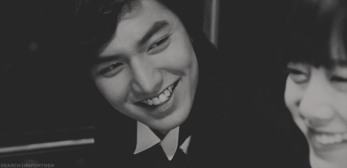 Trong phim Boys Over Flowers (Vườn sao băng), Lee Min Ho vào vai Goo Jun Pyo, người đứng đầu nhóm F4 và là người thừa kế tập đoàn Shinhwa. Anh đã hành hạ Jan Di (Goo Hye Sun thủ vai) sau khi cô này tỏ ra không sợ hãi trước những trò bắt nạt của mình. Nhưng cuối cùng anh chàng công tử bột lại phải lòng cô con gái của một tiệm giặt sấy khô.