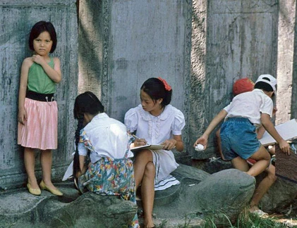 Kho ảnh khổng lồ về VN 1991-1993: Văn Miếu hồi ấy