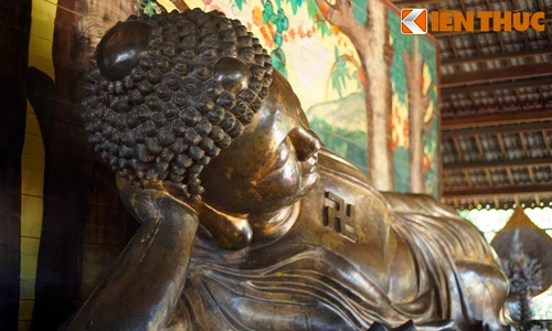 Ảnh: Tượng Phật nhập Niết bàn bằng đồng lớn nhất VN