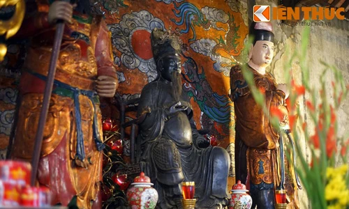 Điều lạ lùng ở đền thờ Quan Công giữa phố cổ Hà Nội