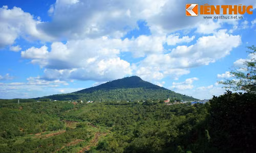 Ngẩn ngơ vẻ đẹp của ngọn núi cao thứ ba Nam Bộ