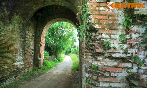 Tận mục tòa thành cổ bí ẩn trên đất Hòa Bình