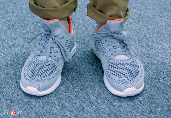 “Xỏ chân” giầy thông minh Xiaomi 90 giá 750.000 đồng tại VN