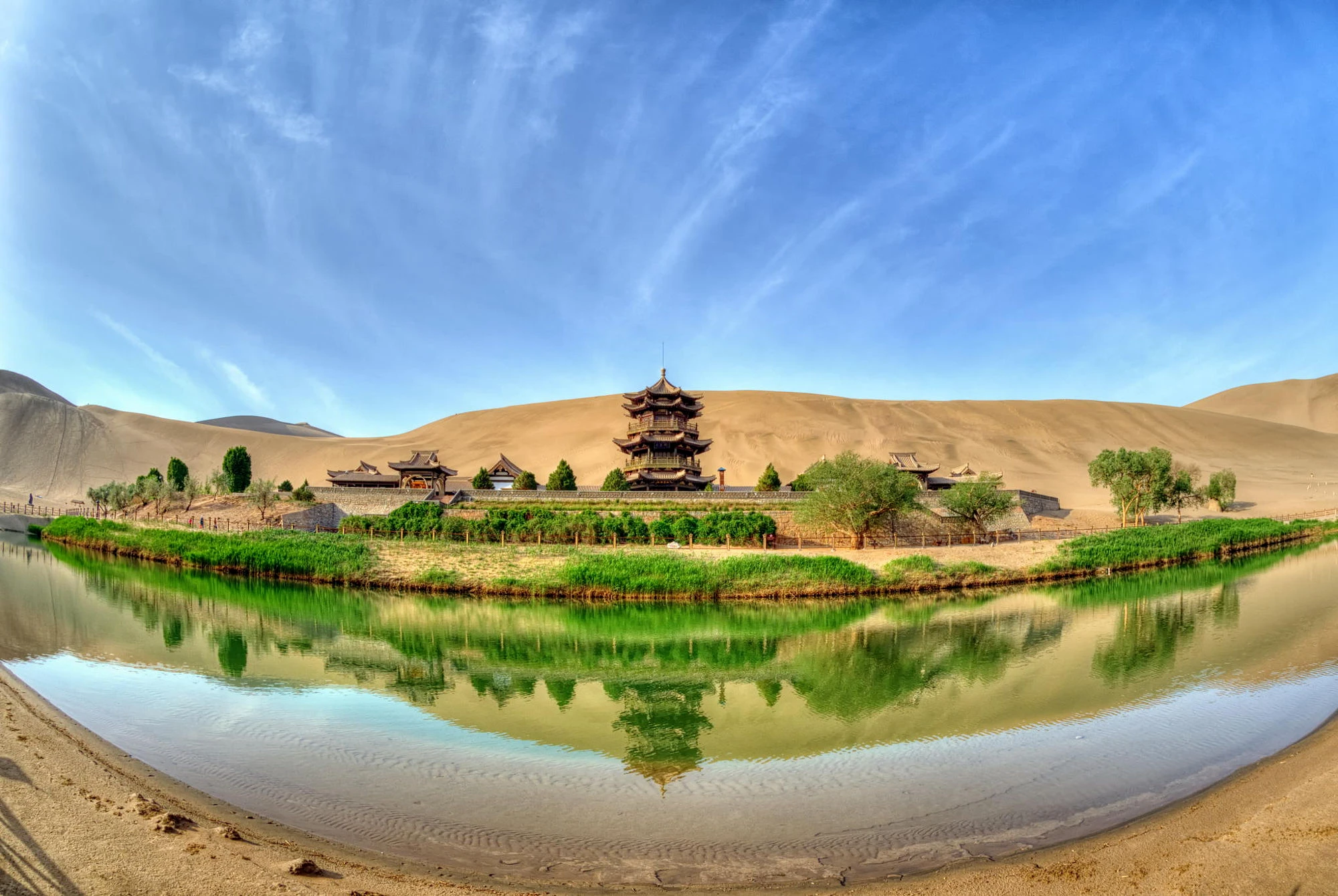 Khám phá ốc đảo thần tiên giữa sa mạc chết chóc Gobi