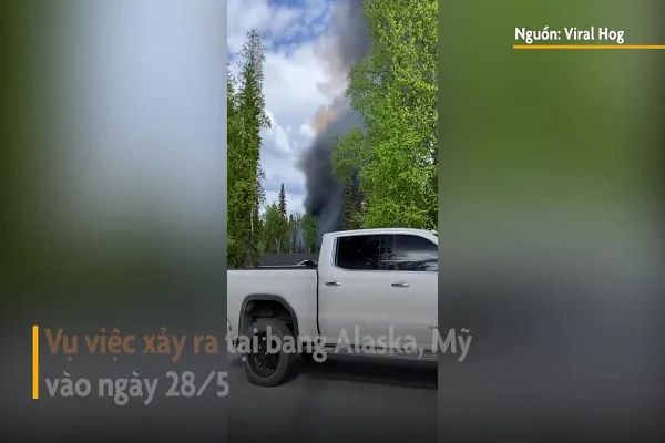 Video: Ngôi nhà di động bất ngờ bùng cháy dữ dội ở Mỹ