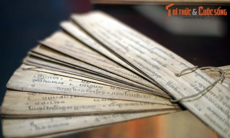 Cận cảnh những bộ sách cổ bằng lá độc nhất thế giới ở Hà Nội