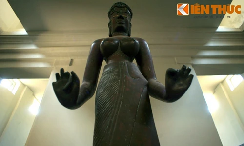 Ẩn số về bức tượng nữ thần nổi tiếng nhất của Chăm Pa