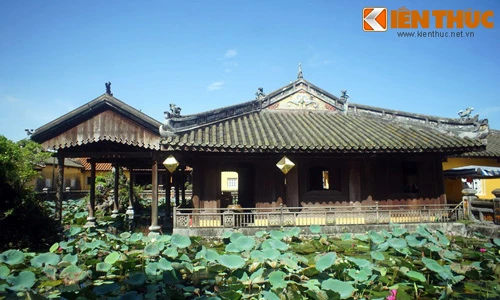 Soi nhà thủy tạ tuyệt đẹp giữa Tử Cấm Thành Huế