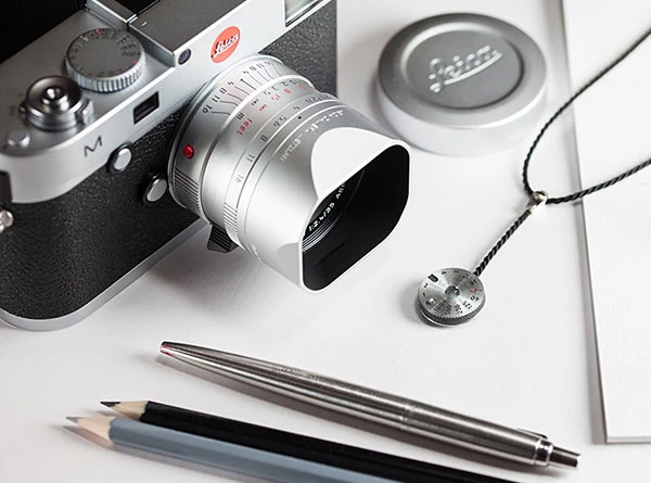 Ngắm phụ kiện thời trang quái lạ, giá cực chát của Leica