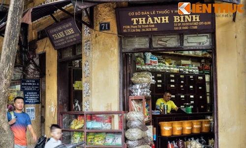 Ngất ngây giữa con phố có mùi “nồng nàn” nhất Hà Nội