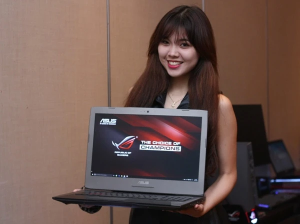 Cận cảnh laptop chơi game Asus ROG G752 giá gần 50 triệu đồng