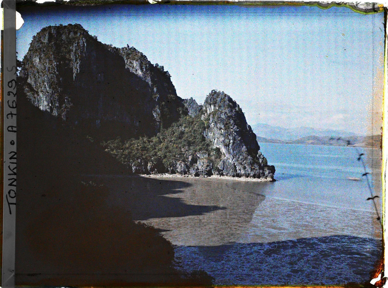 Ngất ngây với vẻ đẹp Vịnh Hạ Long trong ảnh màu năm 1916 (1)