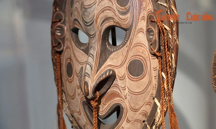 Cận cảnh vật dụng kỳ lạ của thổ dân châu Đại Dương ở Hà Nội