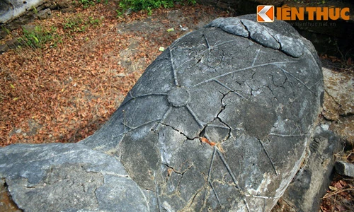 Tận mục ngôi mộ cổ bị xiềng bí ẩn nhất Việt Nam 