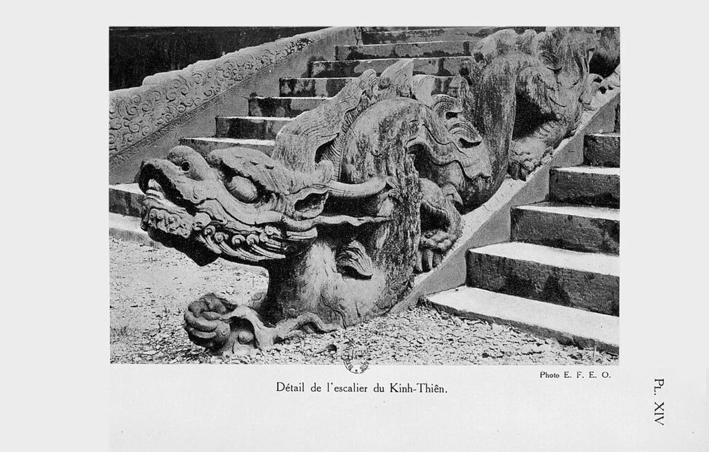 Ảnh quý về rồng đá điện Kính Thiên một thế kỷ trước