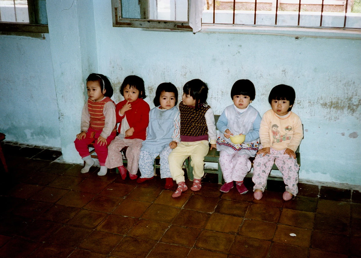 Loạt ảnh “một thời để nhớ” về trẻ em Hà Nội hậu bao cấp