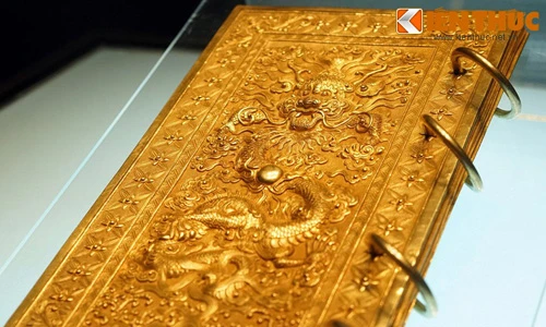 Ngắm bộ sưu tập sách bằng vàng ròng của nhà Nguyễn