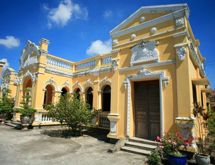 Choáng ngợp trước dinh thự của đại địa chủ Nam Bộ xưa