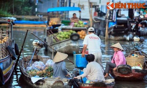 Những điều mê hoặc lòng người ở chợ nổi Cái Bè