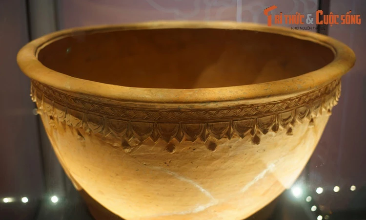 Cận cảnh cổ vật có kích cỡ khó tin khai quật ở Hà Nội 