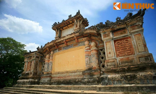 Đài tưởng niệm trăm tuổi có 1-0-2 của Việt Nam