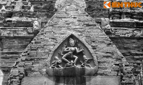 Giai thoại ly kỳ về tòa tháp Chăm nổi tiếng Nha Trang