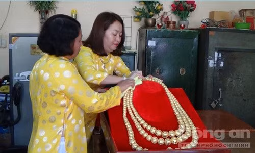 Ngắm sợi chuỗi 162 lượng vàng của Bà Chúa Xứ núi Sam