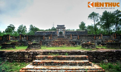 Lăng mộ bề thế đầy vàng ngọc của bà hoàng Từ Dụ