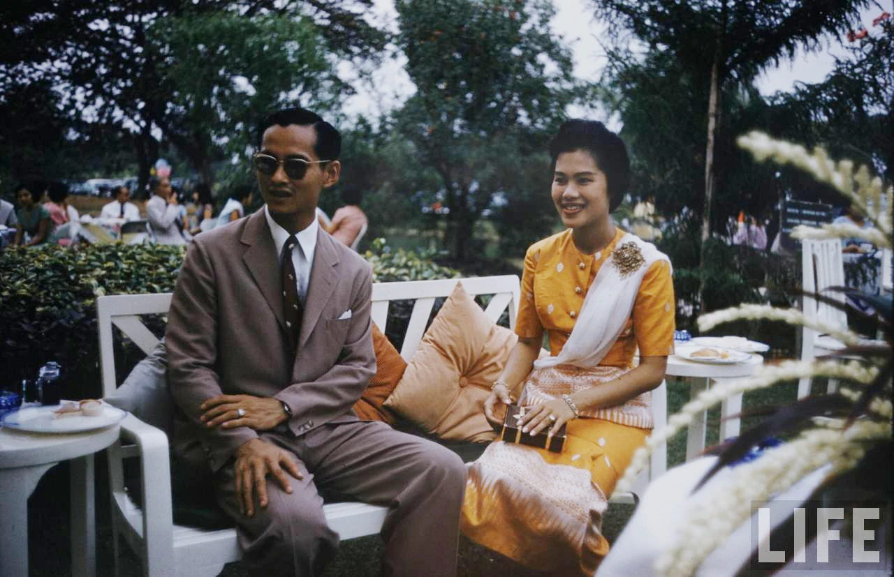 Ảnh hiếm: Quốc vương Thái Lan thời trẻ trên tạp chí Life (1) 