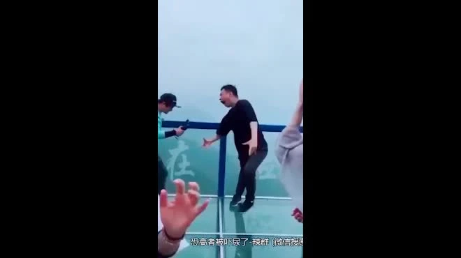 Video: Những chiếc cầu kính không dành cho người “yếu tim“