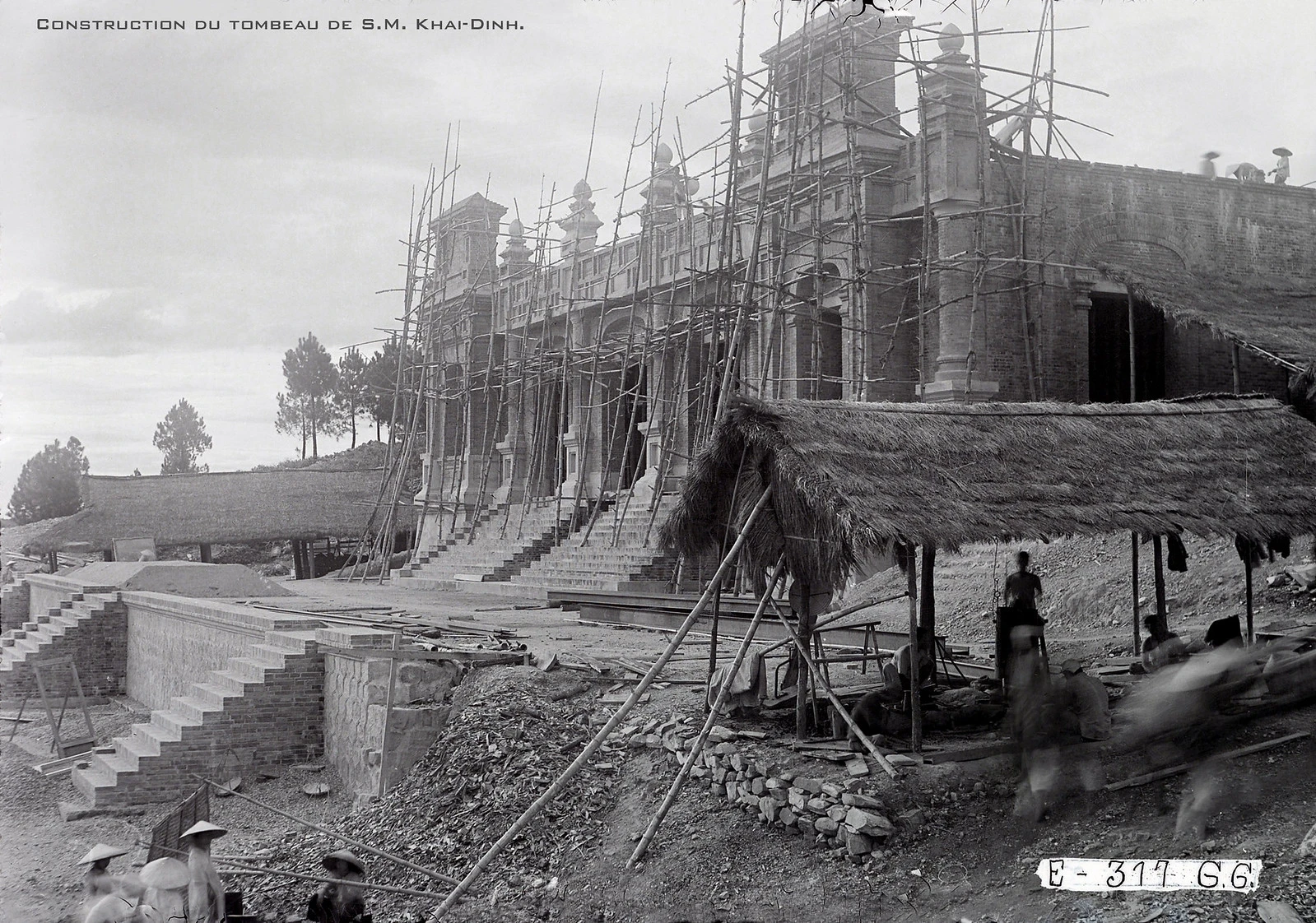 Hình ảnh hiếm thấy về công trường xây dựng lăng Khải Định