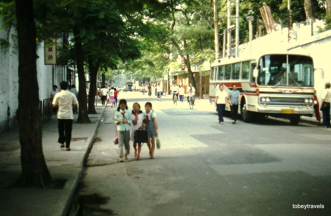 Cuộc sống ở Quảng Châu năm 1980 qua ảnh phim cực chất
