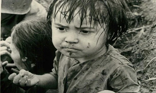 Hình ảnh khó quên về trẻ em trong chiến tranh VN (2)