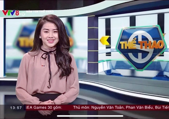 Ảnh đời thường gợi cảm khác hẳn khi lên sóng của nữ MC VTV