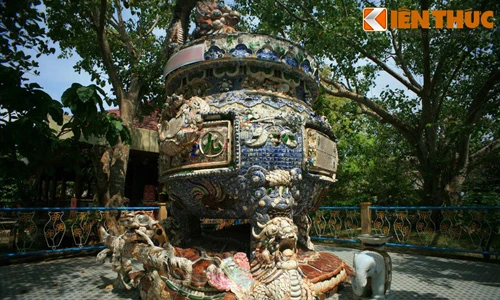 Tận mục chiếc đỉnh khổng lồ có một không hai Việt Nam