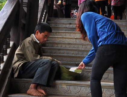 Cái bang, đổi tiền lẻ nở rộ ở hội chùa Bái Đính