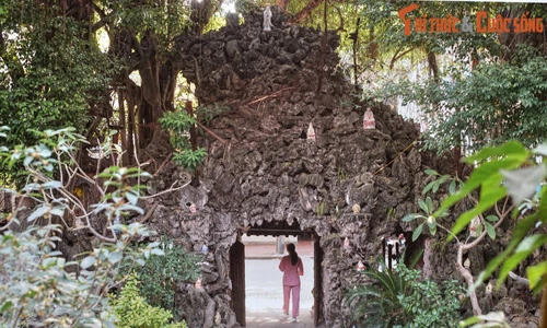 Chùa nào có cổng tam quan kỳ lạ nhất Hà Nội?